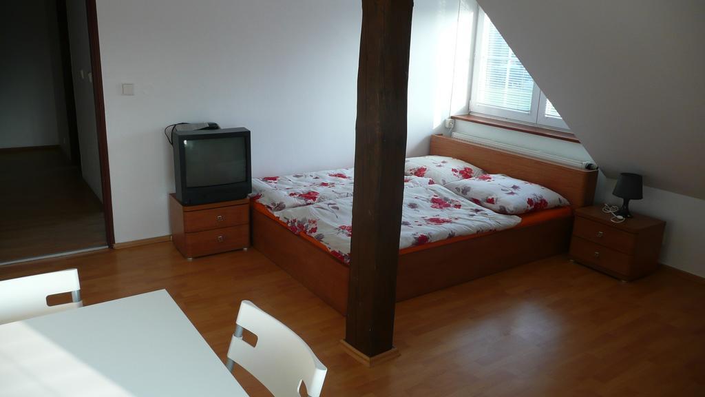 Apartments U Cara Ceske Budejovice Quarto foto